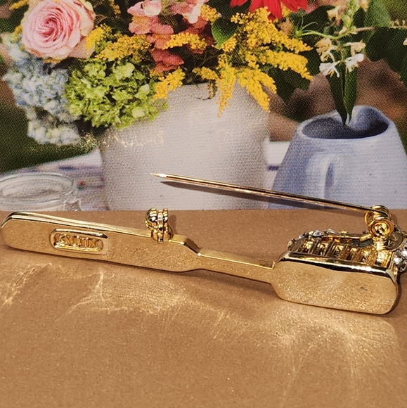 #2059, OTC SIGNED BROOCH, HPHT SYNTHETIC DIAMONDS, GOLD PLATED, 3"IN - Picture 4 of 7